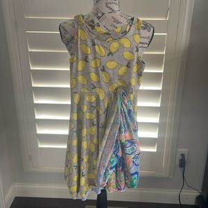 Reversible size 10 girls dress
040